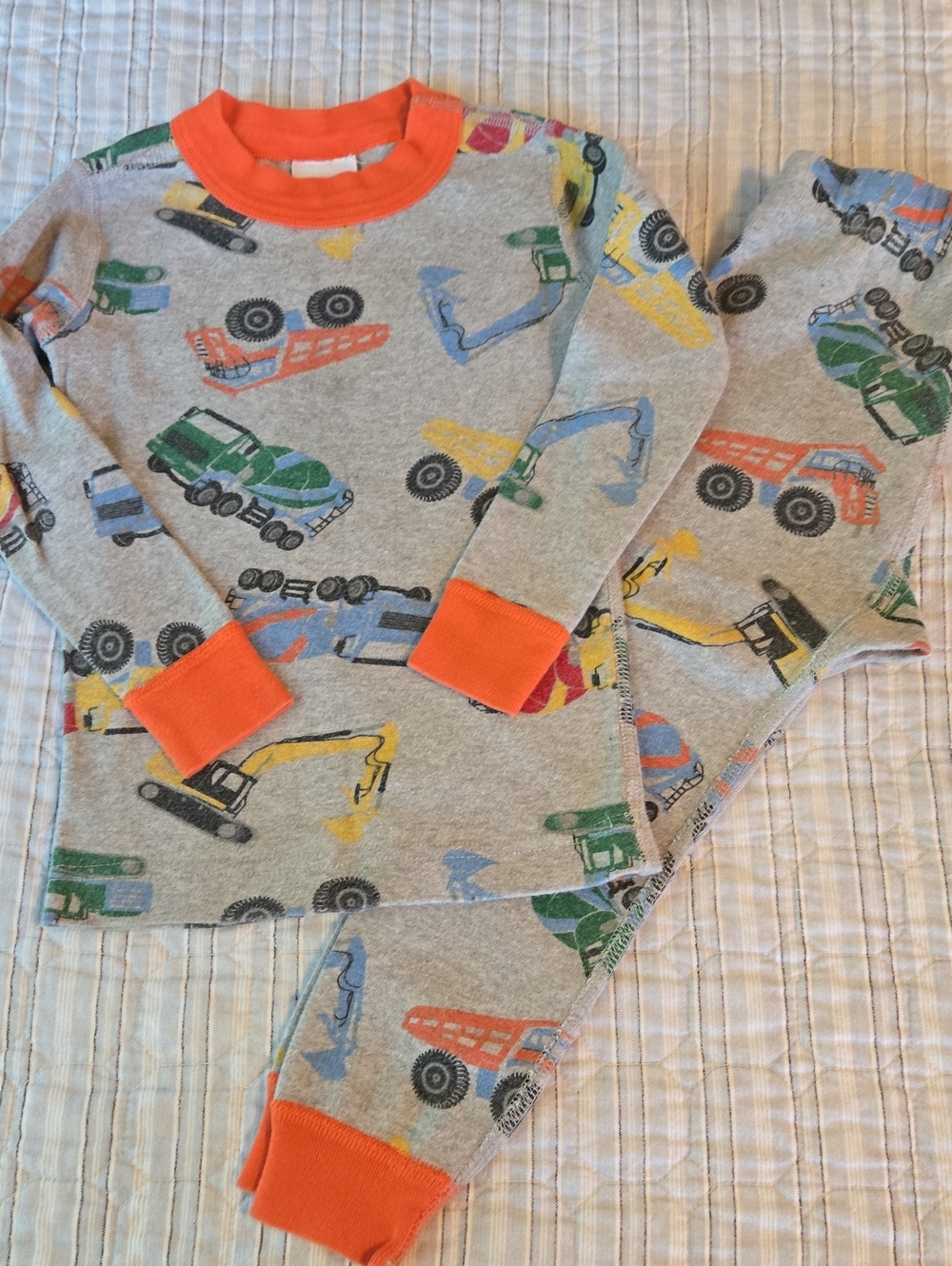 Hanna Andersson Gray Construction Print Pajama Set with Orange Trim